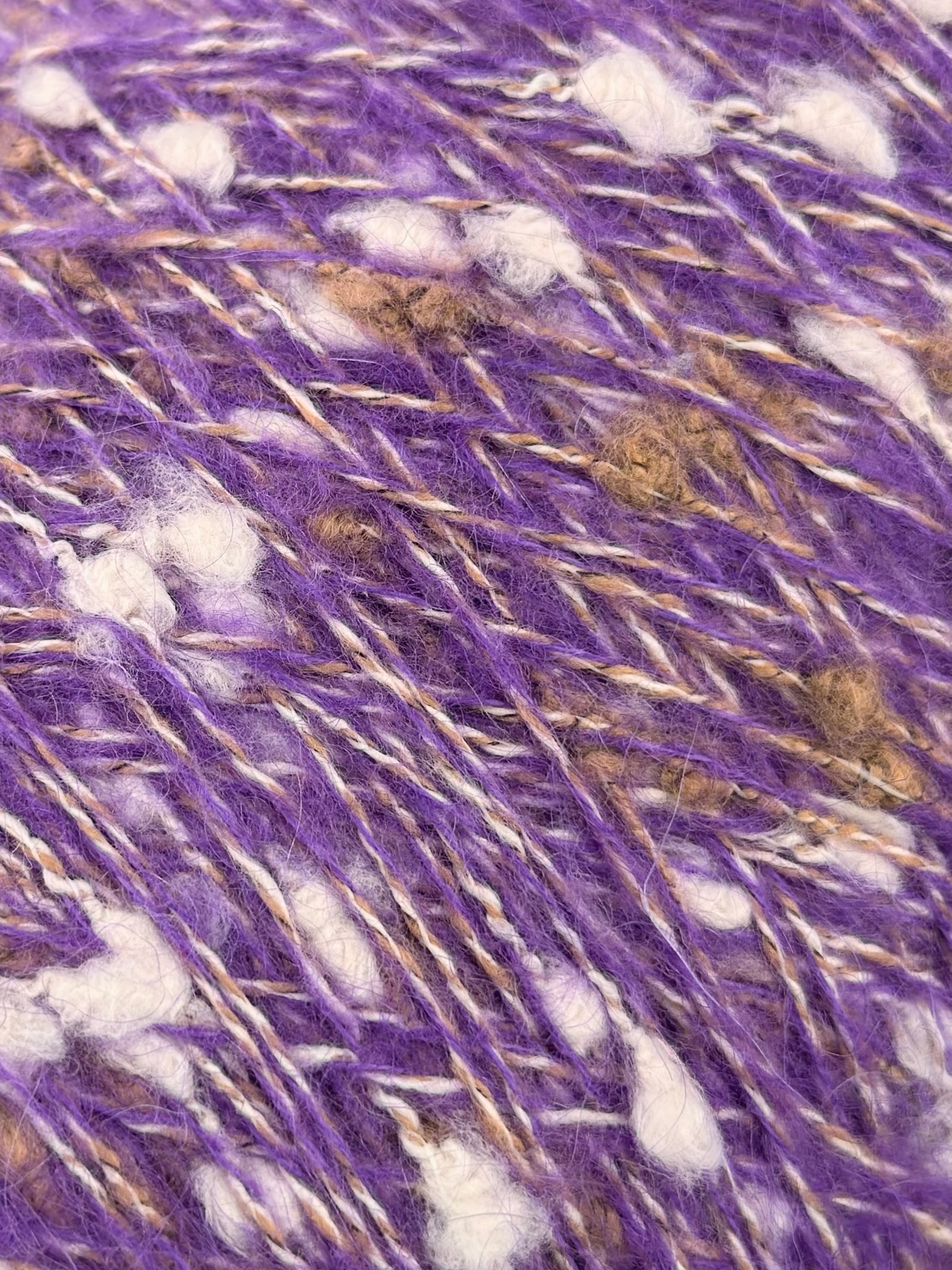 New Mill Fuego Nm 2500 – Fantasiegarn Bouclé mit Kaschmir, Wolle und Kid Mohair col. Violett